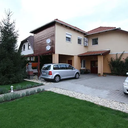 Ilona Apartmanhaz * Komárom